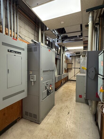 More Photos Of 750 Trumbull Dr, Pittsburgh Warehouse For Lease