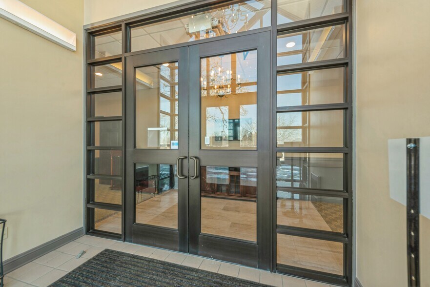 More Photos Of 1745 S Eastwood Dr, Woodstock Bank For Sale