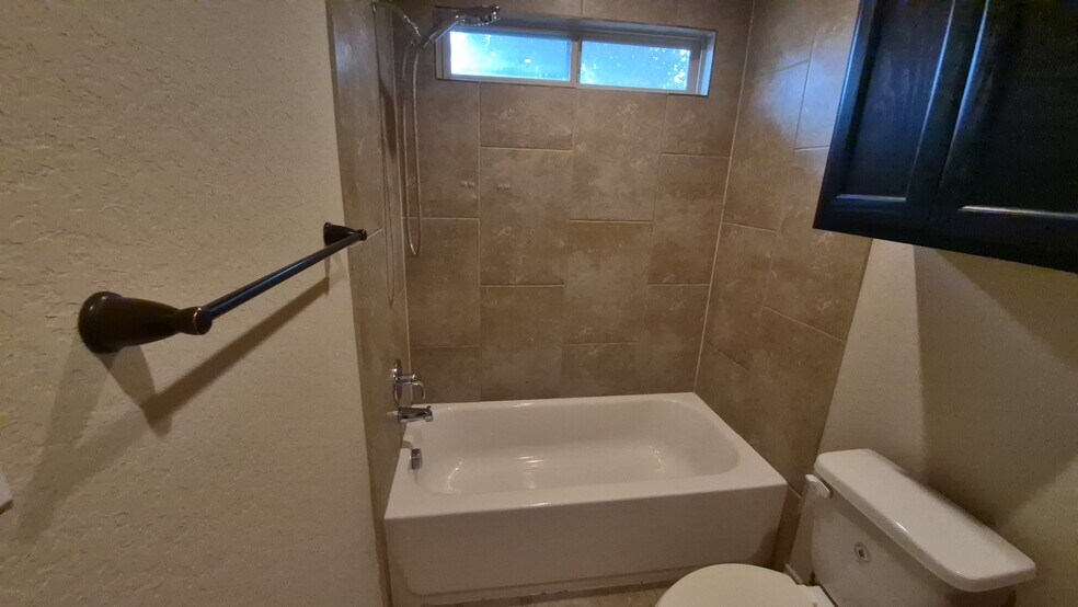 More Photos Of 6866 Lakeview Dr, San Antonio Multifamily For Sale