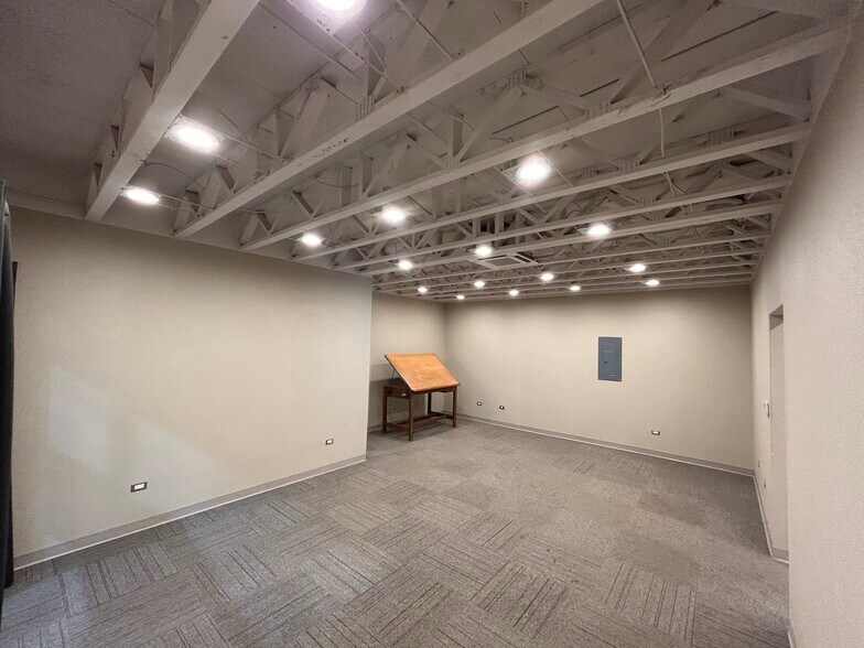 More Photos Of 9 Spanish Pass Rd, Boerne Showroom For Lease