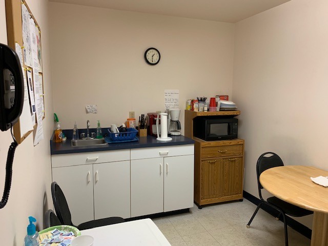 More Photos Of 1092-1112 N Meridian Rd, Youngstown Showroom For Lease