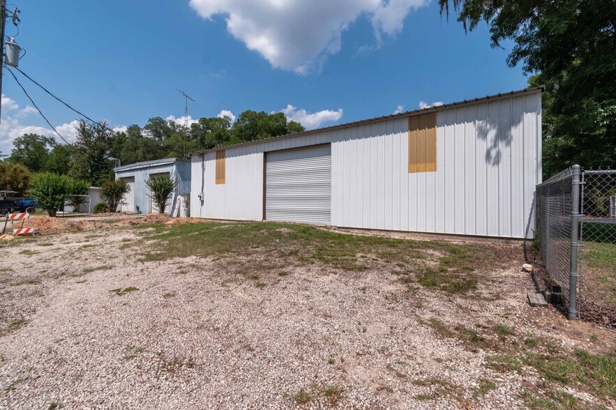 More Photos Of 419 SE 6th St, Williston Warehouse For Lease