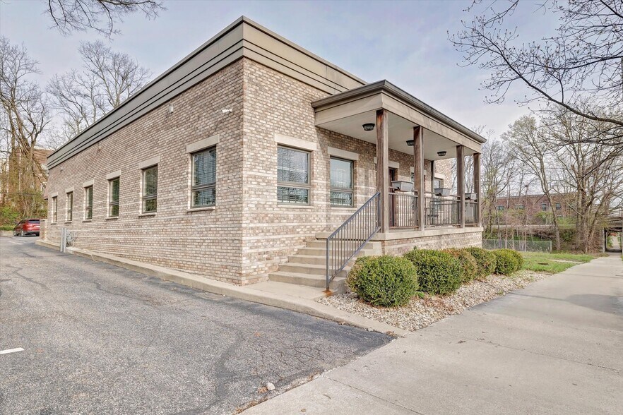 More Photos Of 805-807 N College Ave, Bloomington Medical For Sale