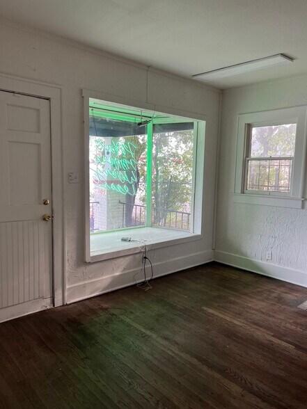 More Photos Of 2058 S Lamar Blvd, Austin Freestanding For Lease