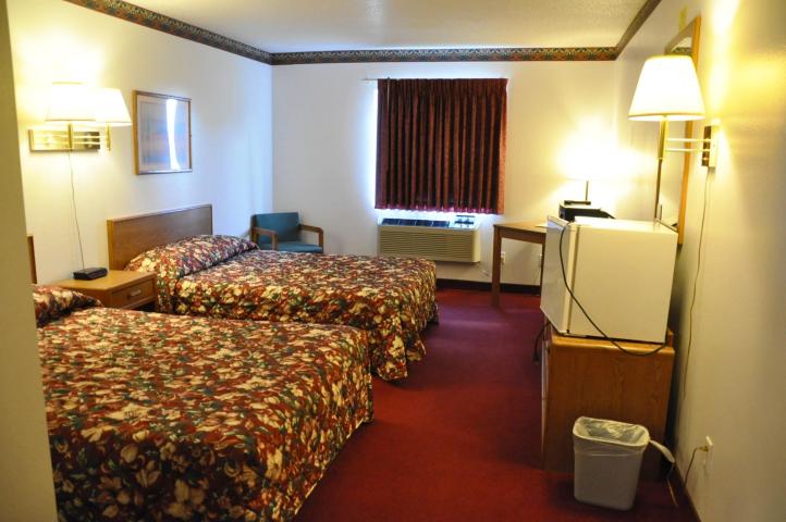 More Photos Of 920 S 3rd Ave, Clear Lake Hotel For Sale