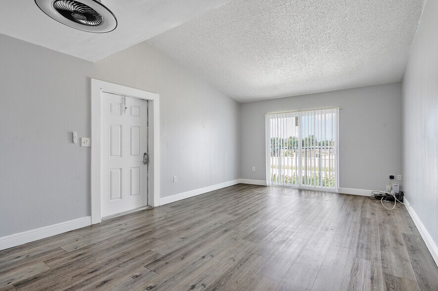 More Photos Of 700-728 SW 81st Ter, North Lauderdale Apartments For Sale