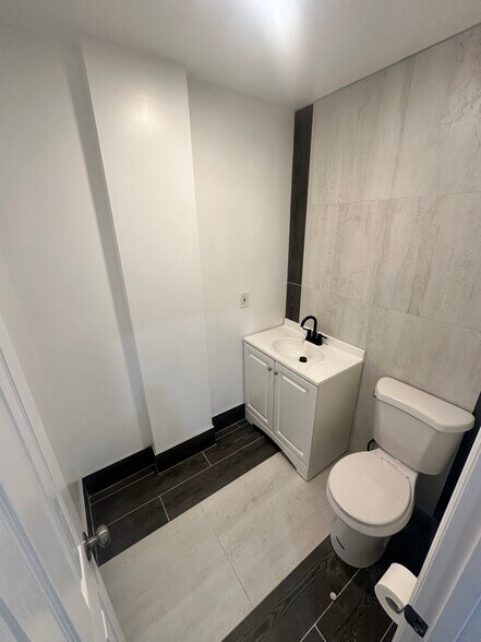 More Photos Of 1468-1472 Baldwin St, Waterbury Storefront Retail Residential For Sale