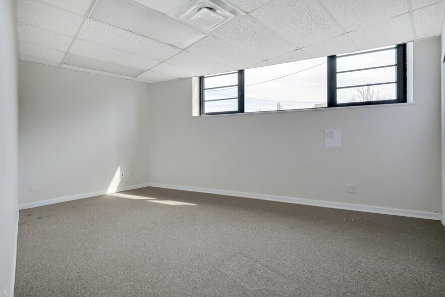 More Photos Of 55 Atlantic Ave, Lynbrook Office For Lease