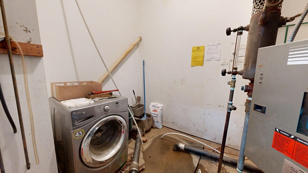 More Photos Of 4707 50 st, Stettler Service For Sale