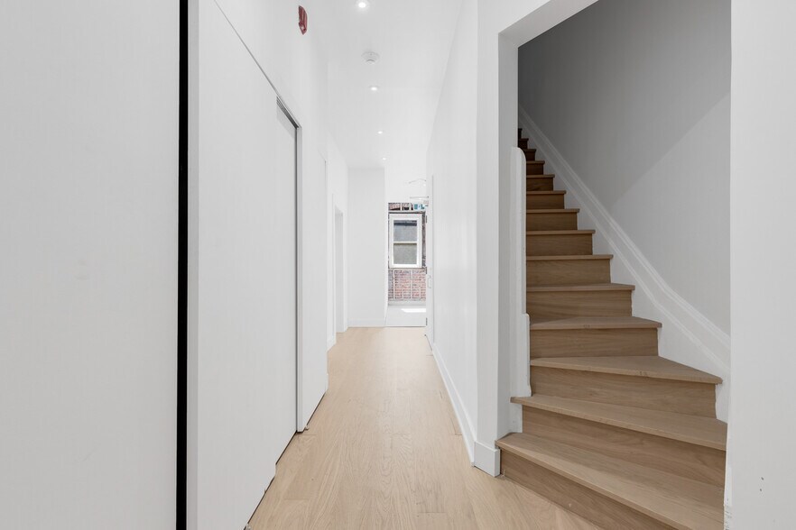 More Photos Of 2066-2070 Av Lincoln, Montréal Apartments For Sale