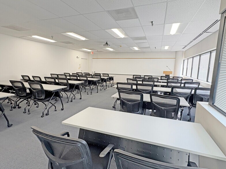 More Photos Of 7501 Forbes Blvd, Lanham Office For Lease