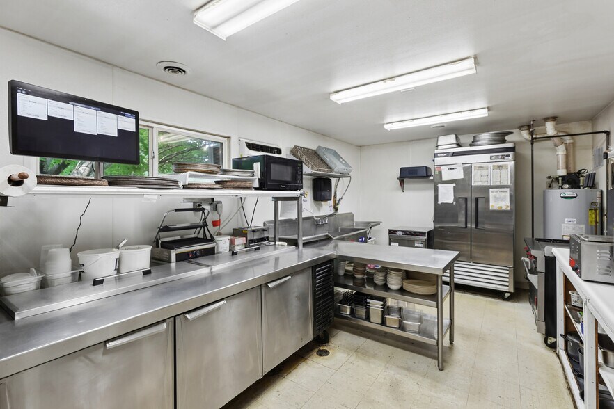 More Photos Of 309 Trail St, La Valle Restaurant For Sale