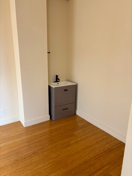 More Photos Of 11336 Camarillo St, Toluca Lake Office For Sale