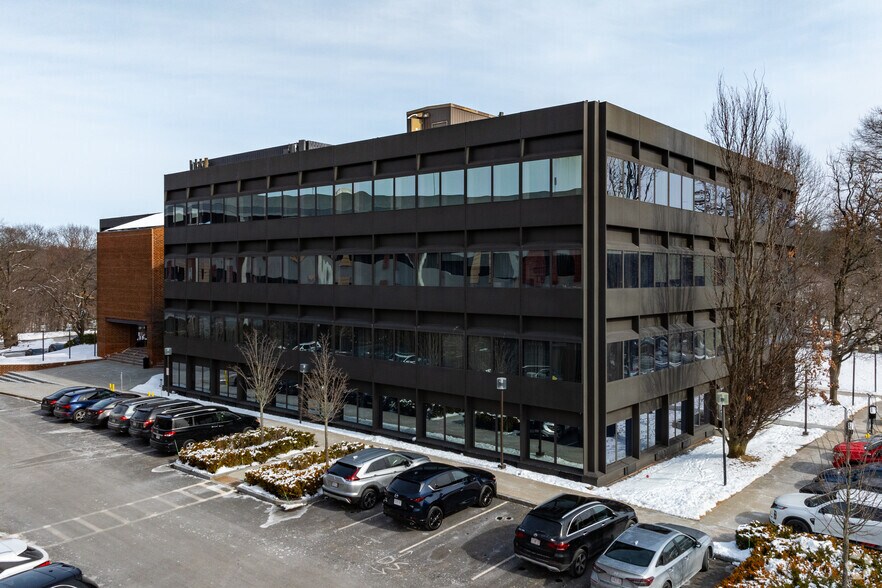 More Photos Of 20 William St, Wellesley Office For Lease