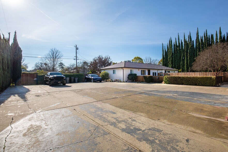 More Photos Of 5652-5654 Broadway, Sacramento Apartments For Sale