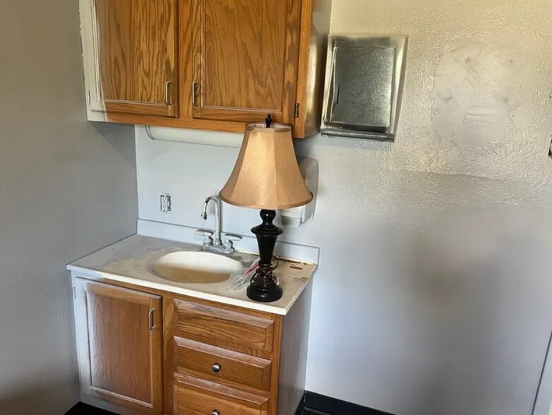 More Photos Of 569 Bear Dr, Timpson Medical For Sale