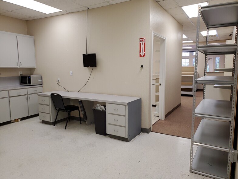 More Photos Of 405 E Parkwood Ave, Friendswood Office For Lease