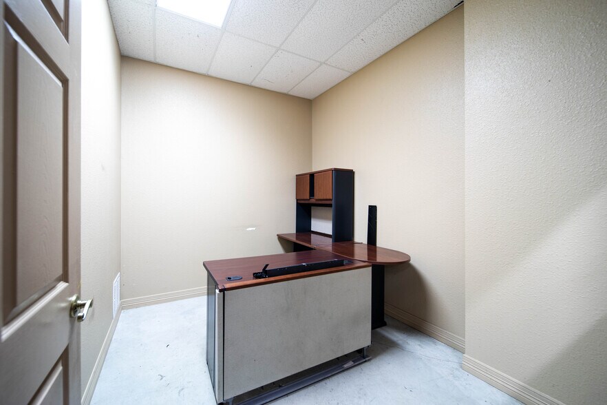 More Photos Of 2100 E Stan Schlueter Loop, Killeen Storefront Retail Office For Lease