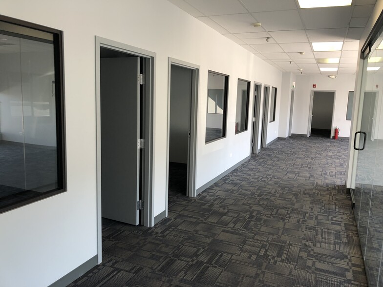 More Photos Of 1001 Foster Ave, Bensenville Warehouse For Lease