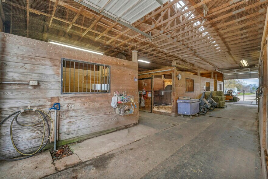 More Photos Of 16449 S Boone Rd, Columbia Station Specialty For Sale