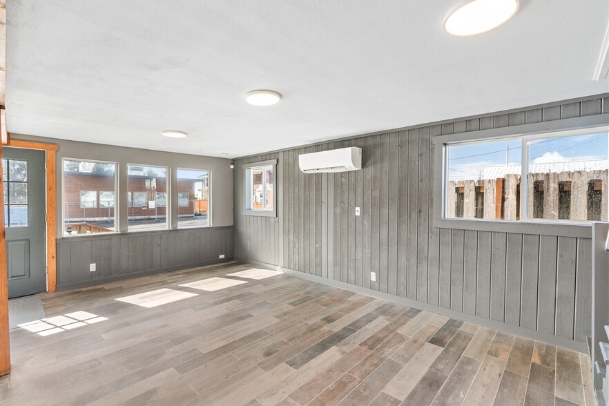 More Photos Of 40 Main St, Pacific Beach Office For Sale