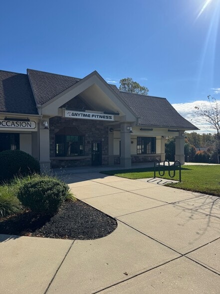 More Photos Of 401 Louviers Dr, Newark Unknown For Lease