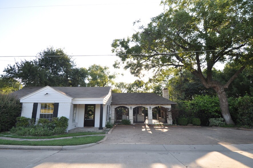 More Photos Of 8849 Carroll Cir, Frisco Freestanding For Sale