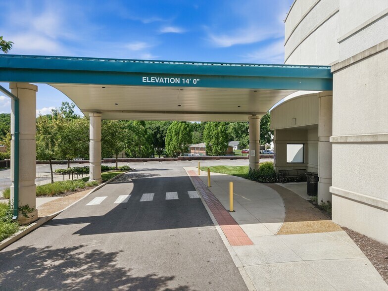 More Photos Of 1705 E Broadway, Columbia Medical For Lease