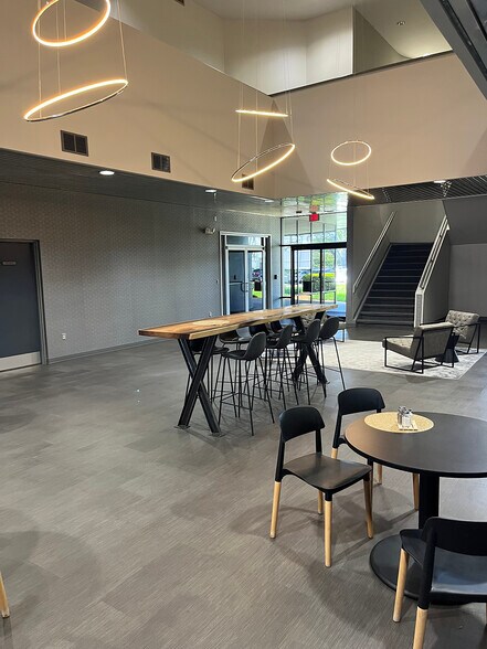 More Photos Of 5005 W Laurel St, Tampa Office For Lease