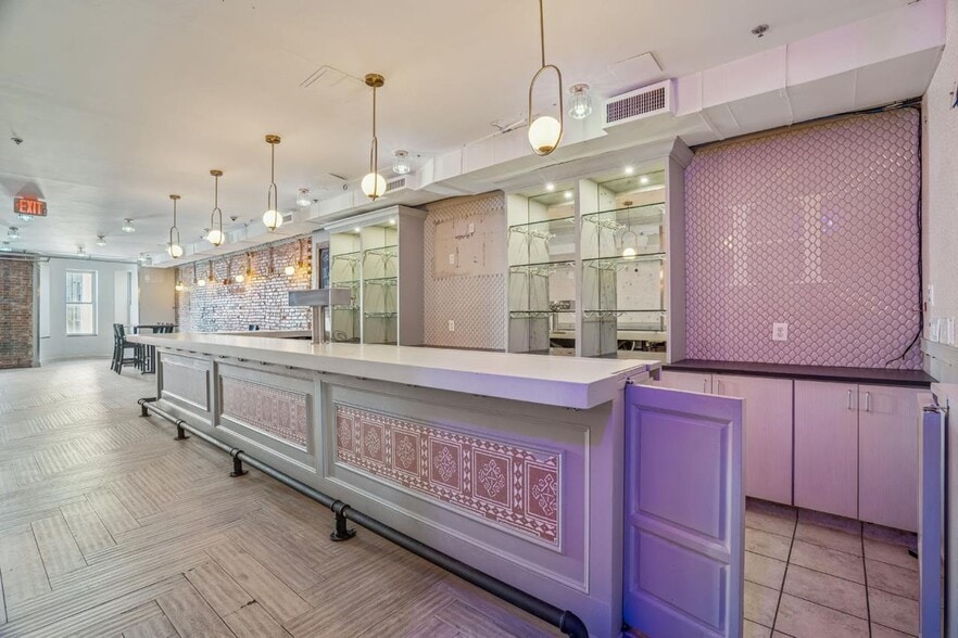 More Photos Of 1336 U St NW, Washington Bar For Sale