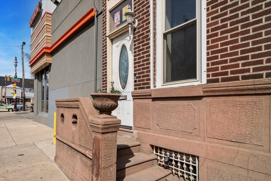 More Photos Of 1353 Christian St, Philadelphia Multifamily For Sale