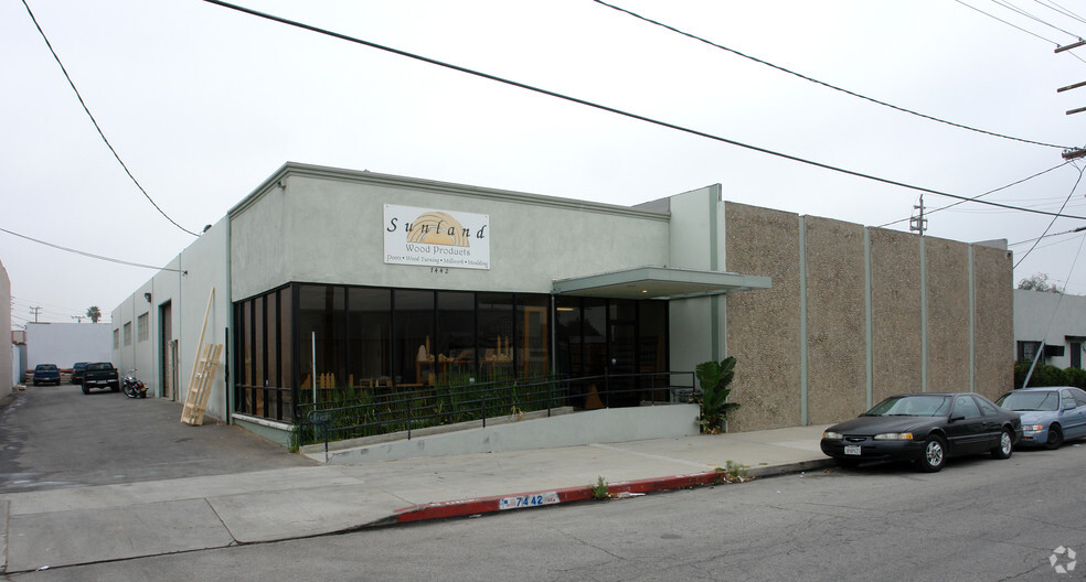 Primary Photo Of 7442 Varna Ave, North Hollywood Warehouse For Lease