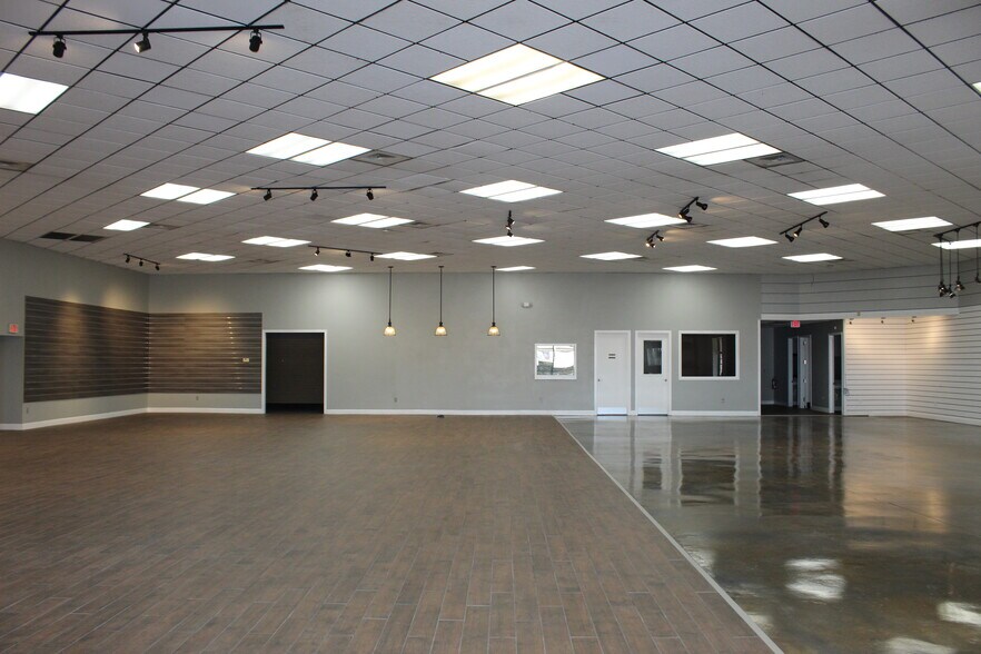 More Photos Of 855 N Highway 17-92, Longwood Storefront For Lease