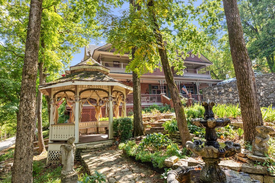 Primary Photo Of 46 Hillside Ave, Eureka Springs Hospitality For Sale