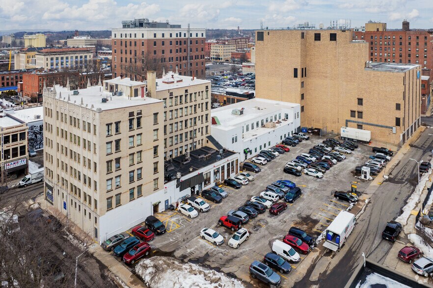 More Photos Of 289-309 Bridge St, Springfield Medical For Lease