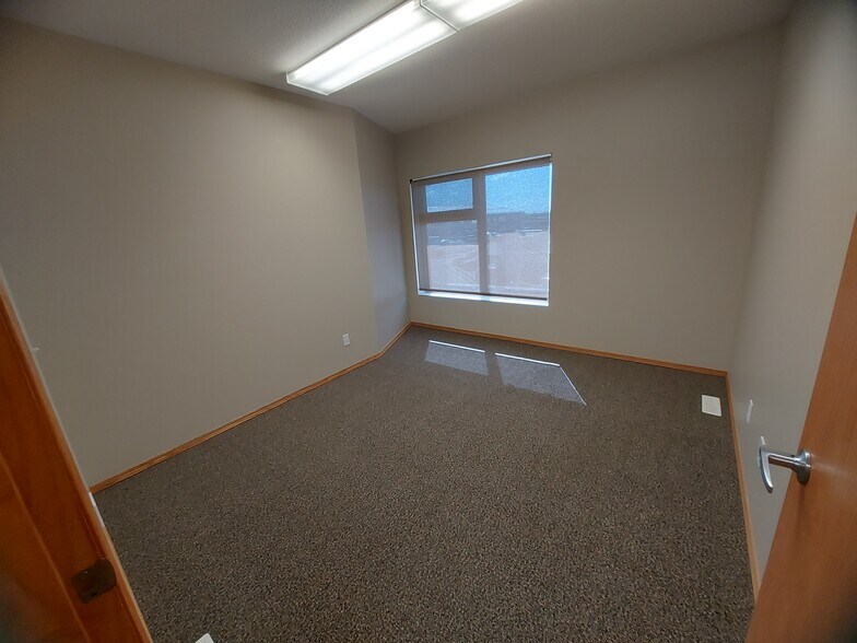 More Photos Of 7471 Edgar Industrial Bnd, Red Deer Warehouse For Lease