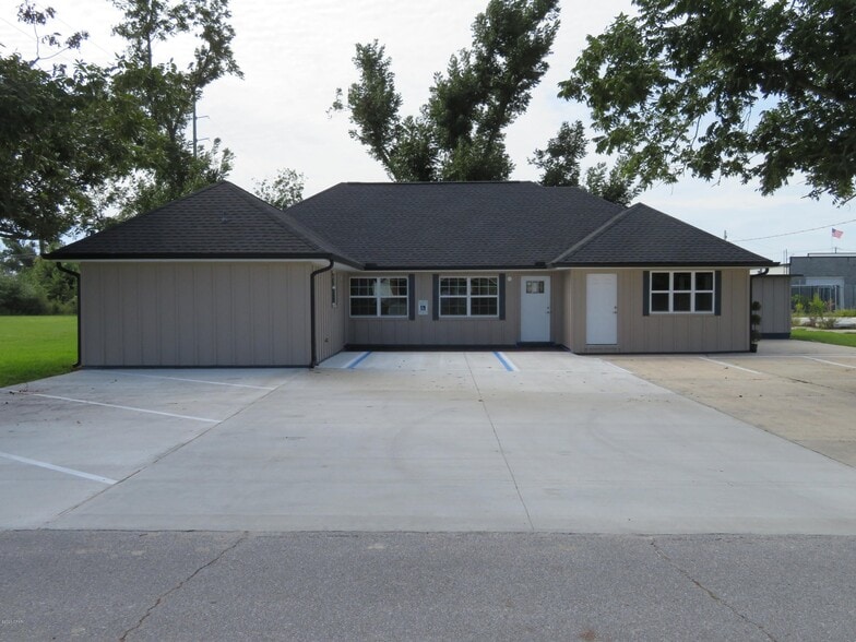 Primary Photo Of 5618 Lilly St, Panama City Office For Lease