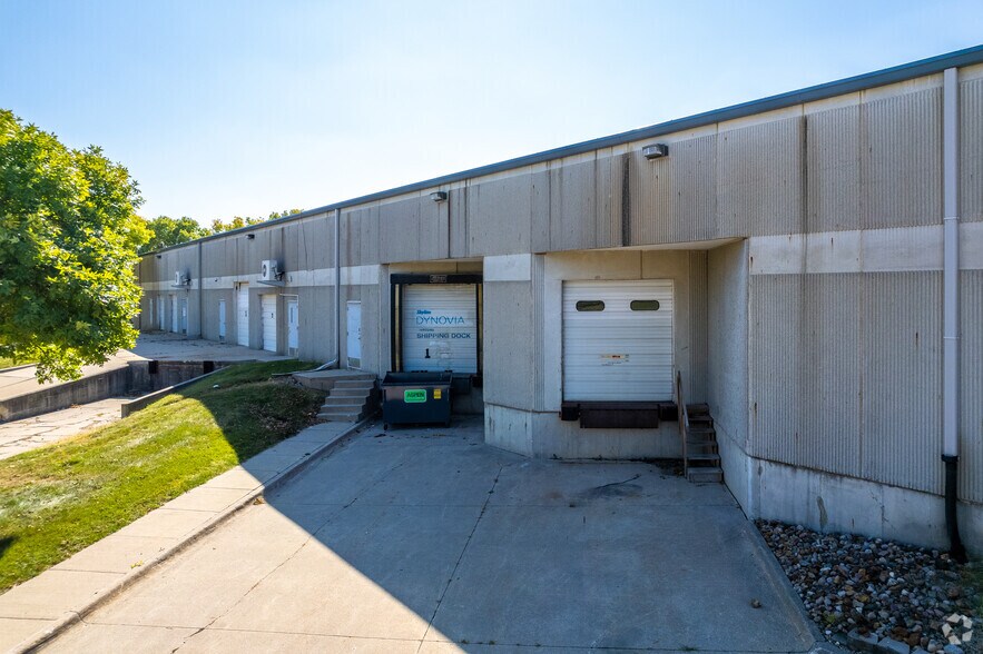 More Photos Of 2101 Dixon St, Des Moines Light Distribution For Lease