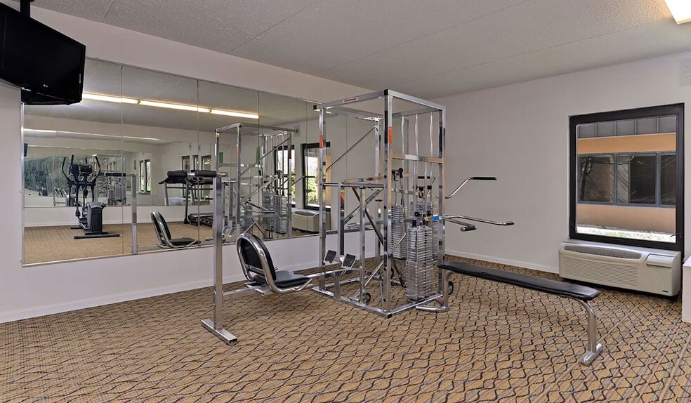 More Photos Of 5200 Lincoln Hwy, Matteson Hotel For Sale