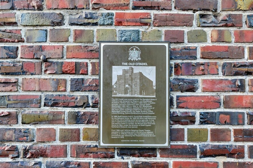 More Photos Of 10030 102nd St NW, Edmonton Bar For Sale