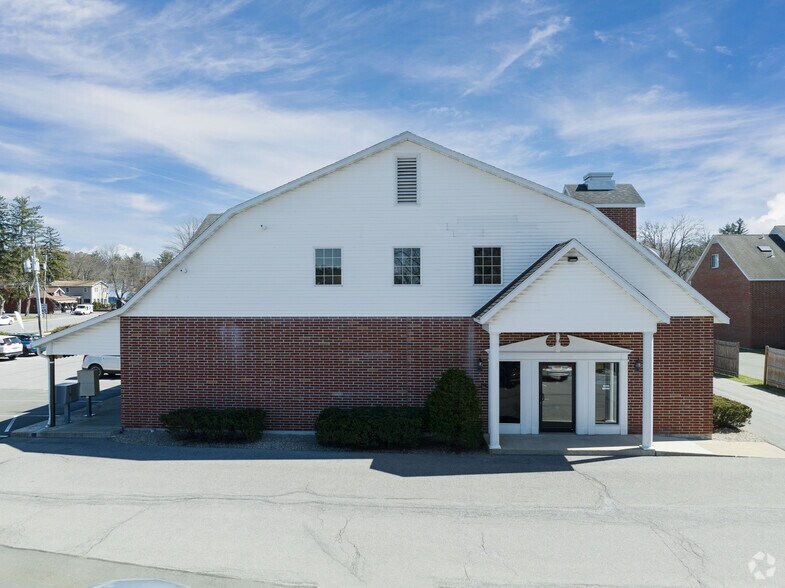 More Photos Of 2568 Western Ave, Village of Altamont Office For Lease