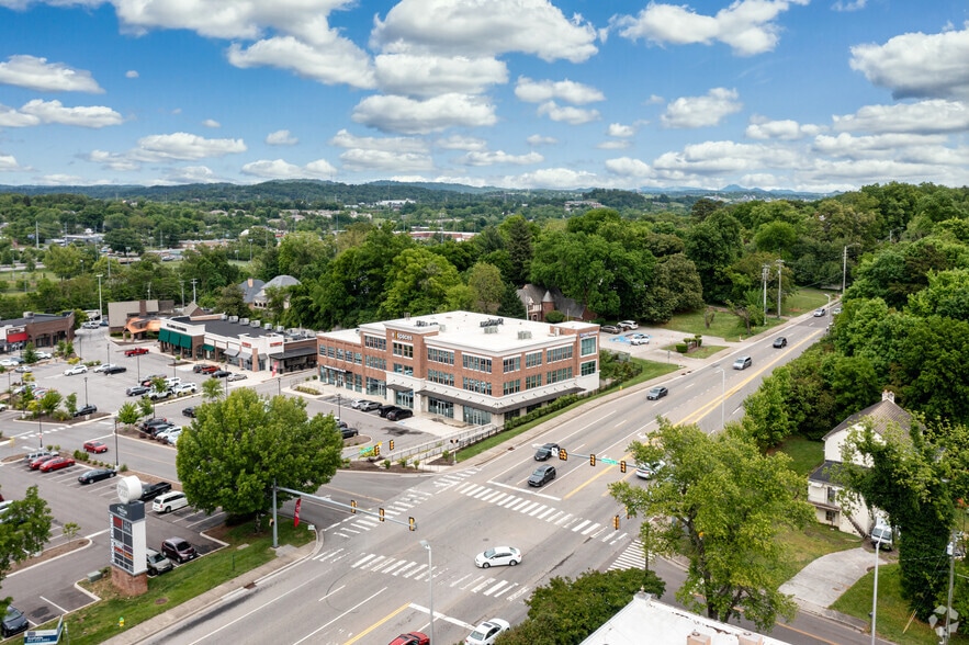 More Photos Of 4315 Kingston Pike, Knoxville Coworking Space