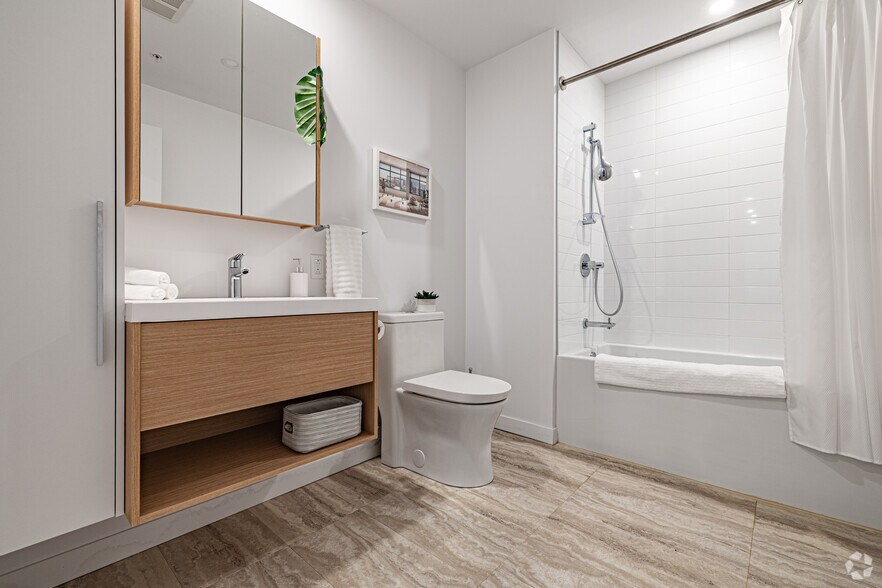 More Photos Of 300 Pl Charles-Le Moyne, Longueuil Apartments For Lease