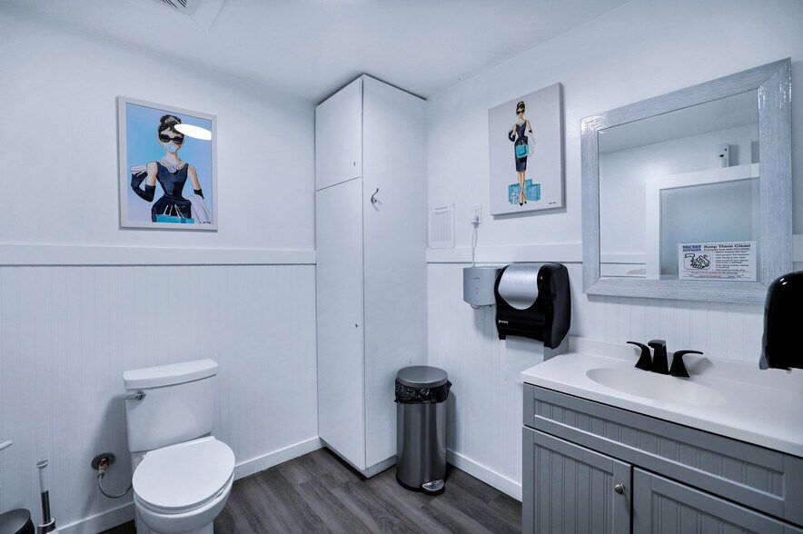 More Photos Of 802 S Shore Diamond Lake Rd, Newport Restaurant For Sale