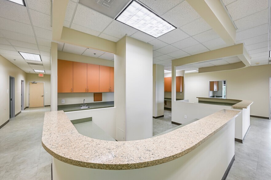 More Photos Of 701 Tuscan Dr, Irving Medical For Lease