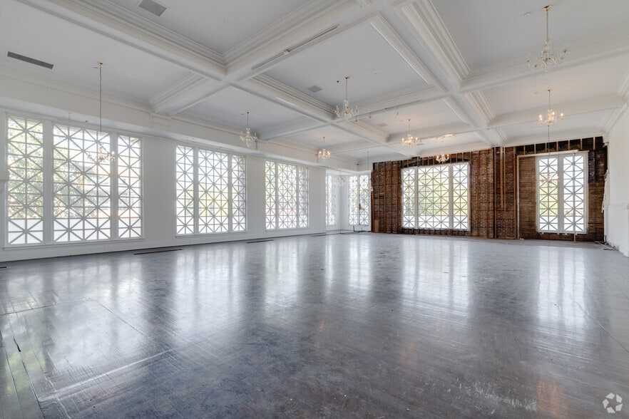 More Photos Of 3862 SE Hawthorne Blvd, Portland Movie Theatre For Sale