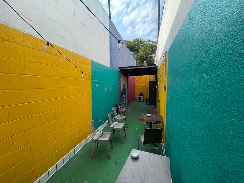 More Photos Of 8554 Washington Blvd, Culver City Bar For Sale