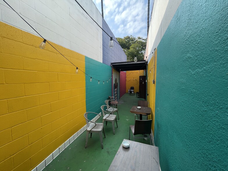 More Photos Of 8554 Washington Blvd, Culver City Bar For Sale