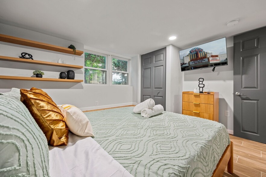 More Photos Of 10 Claire Dr, Atlanta Multifamily For Sale