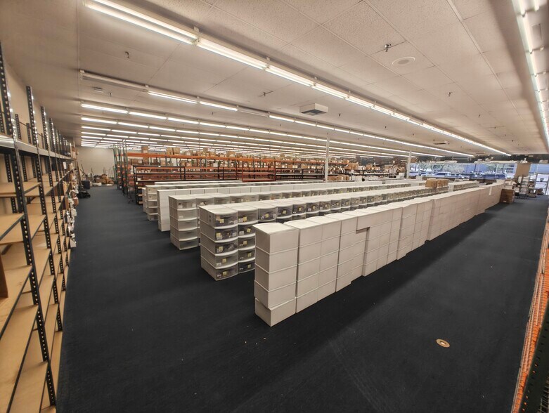 More Photos Of 3216 E Cactus Rd, Phoenix Freestanding For Lease